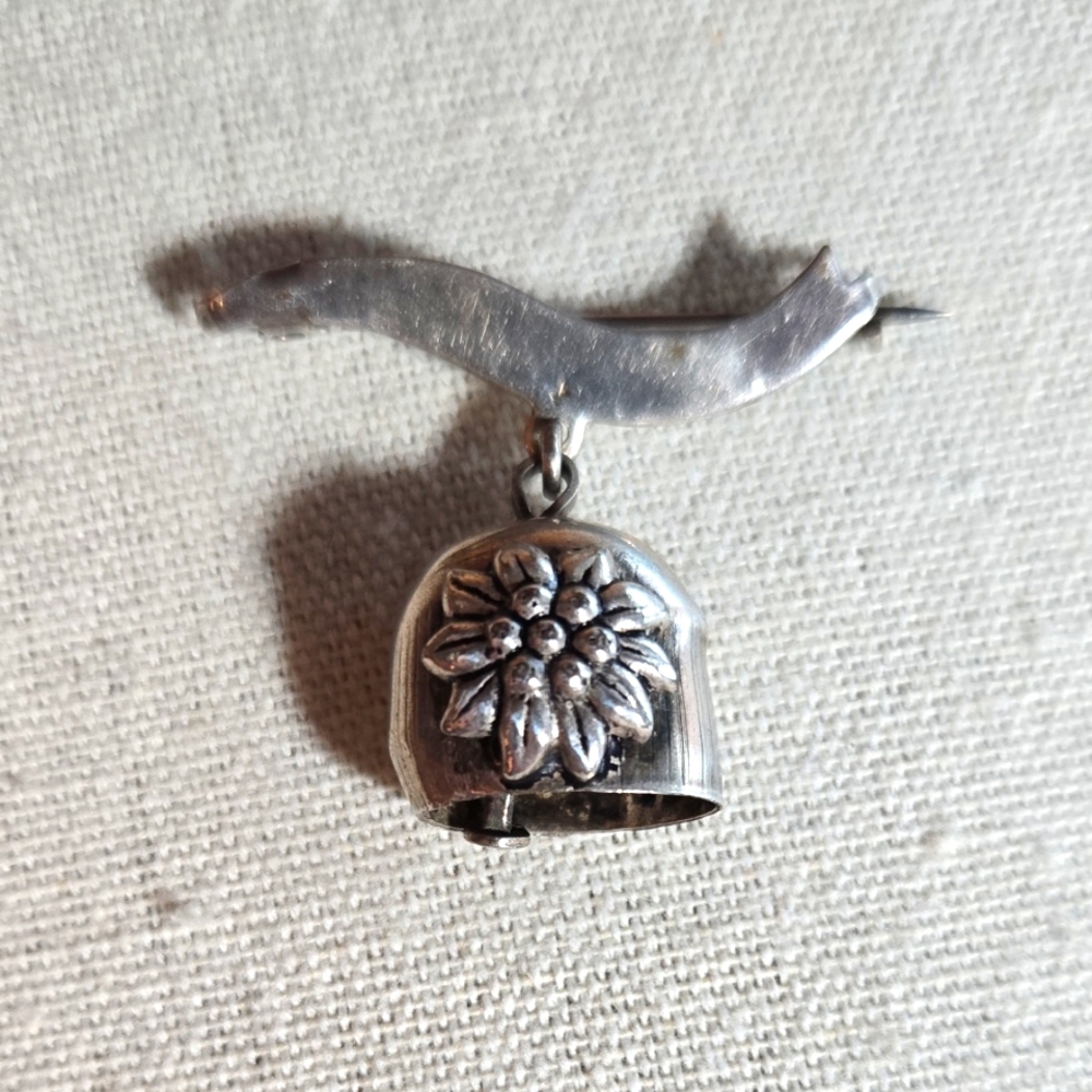 Vintage Souvenir Edelweiss Flower Bell Brooch